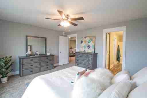 9102 S 78th St - Photo 5 of 11