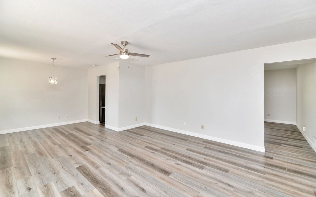 8444 E Plaza Ave - Photo 3 of 19