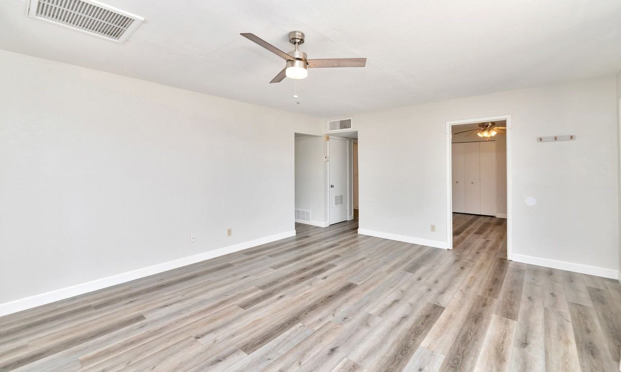8444 E Plaza Ave - Photo 4 of 19