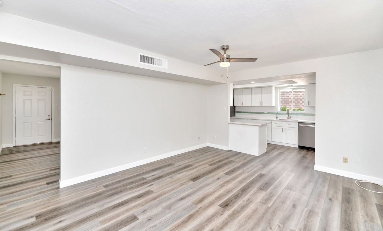 8444 E Plaza Ave - Photo 6 of 19