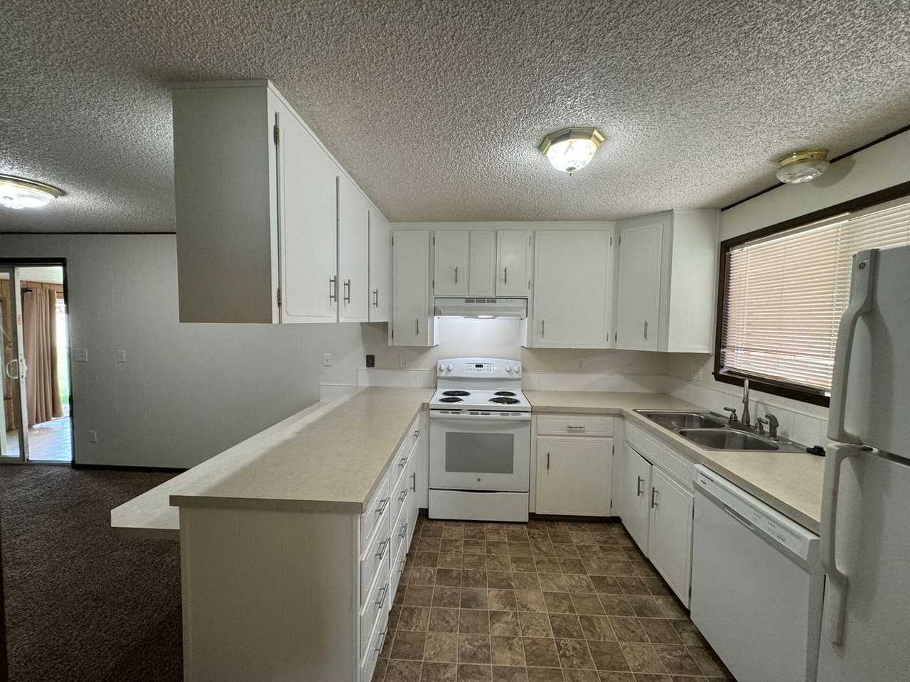 612 S 44th Ave - Photo 5 of 17