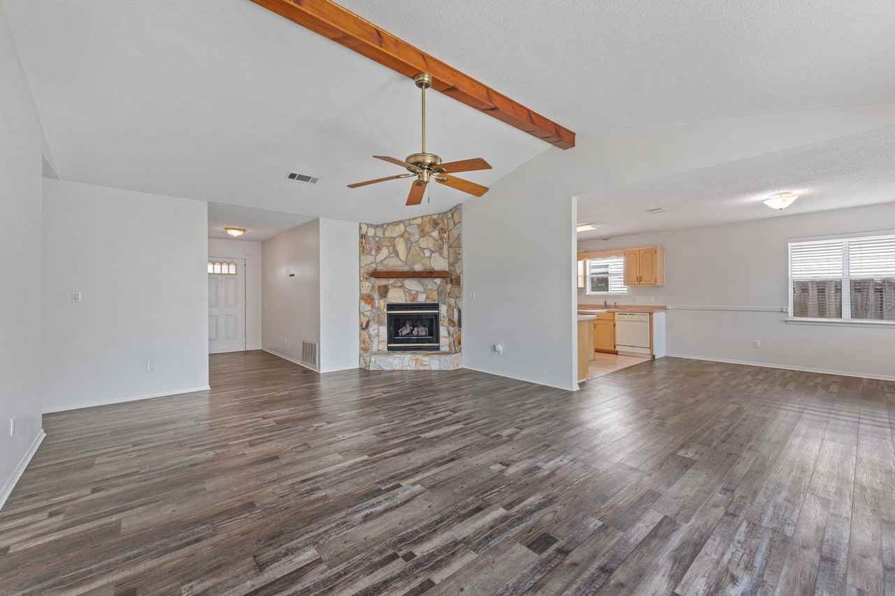 1569 Meadowbrook Ct - Photo 5 of 27