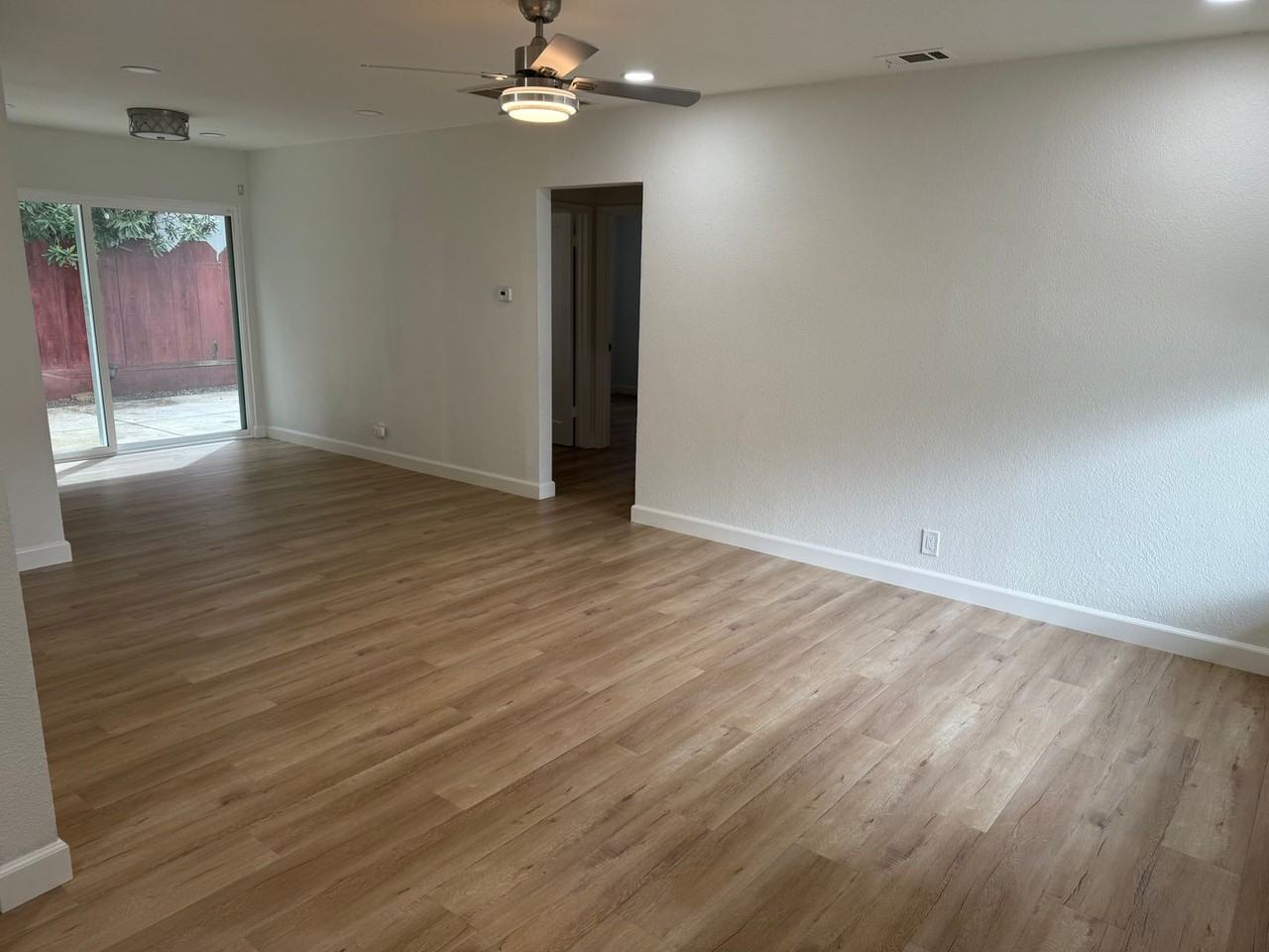 1400 Clay St - Photo 6 of 18