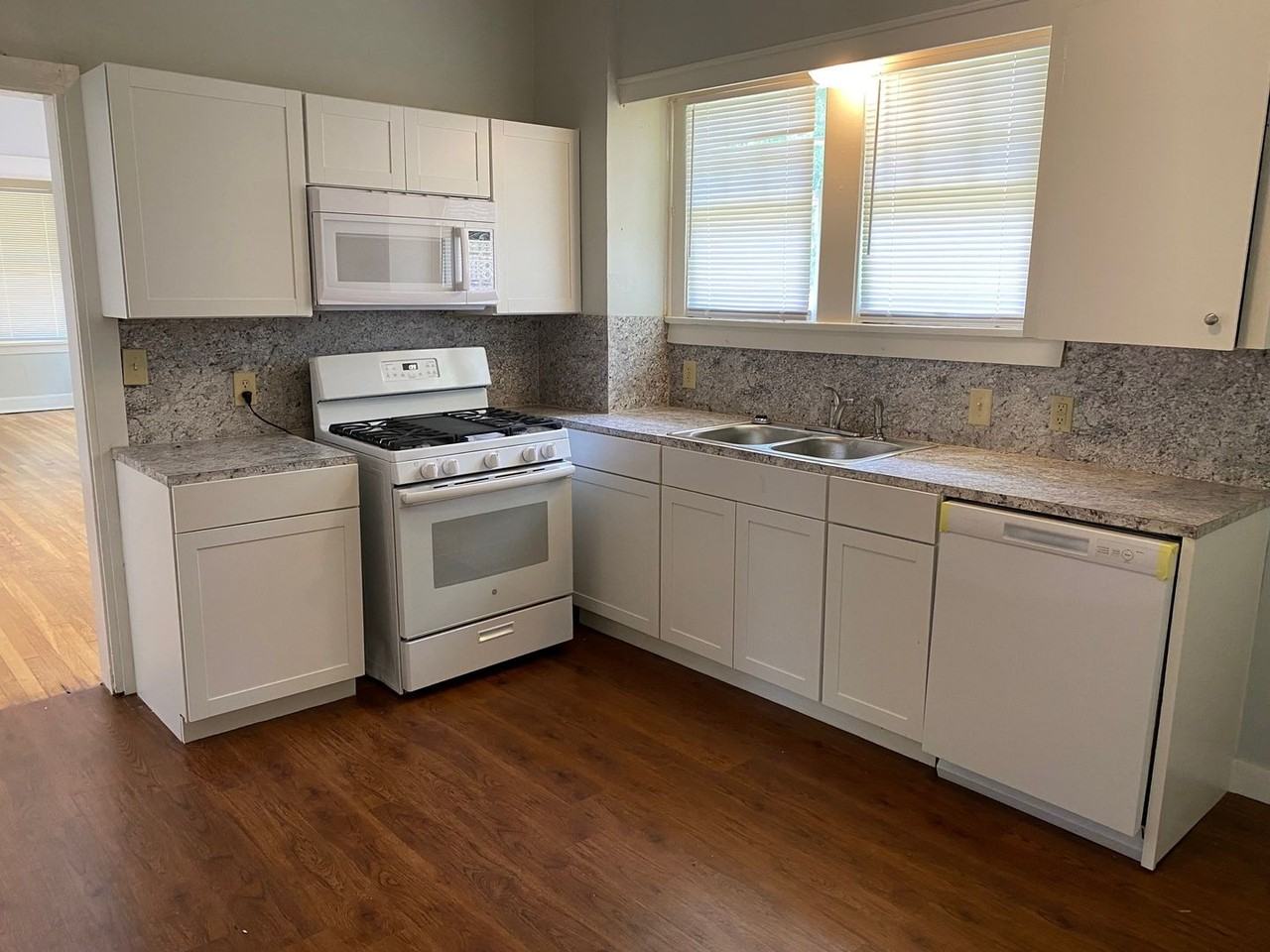 270 Wilkinson St - Photo 6 of 12