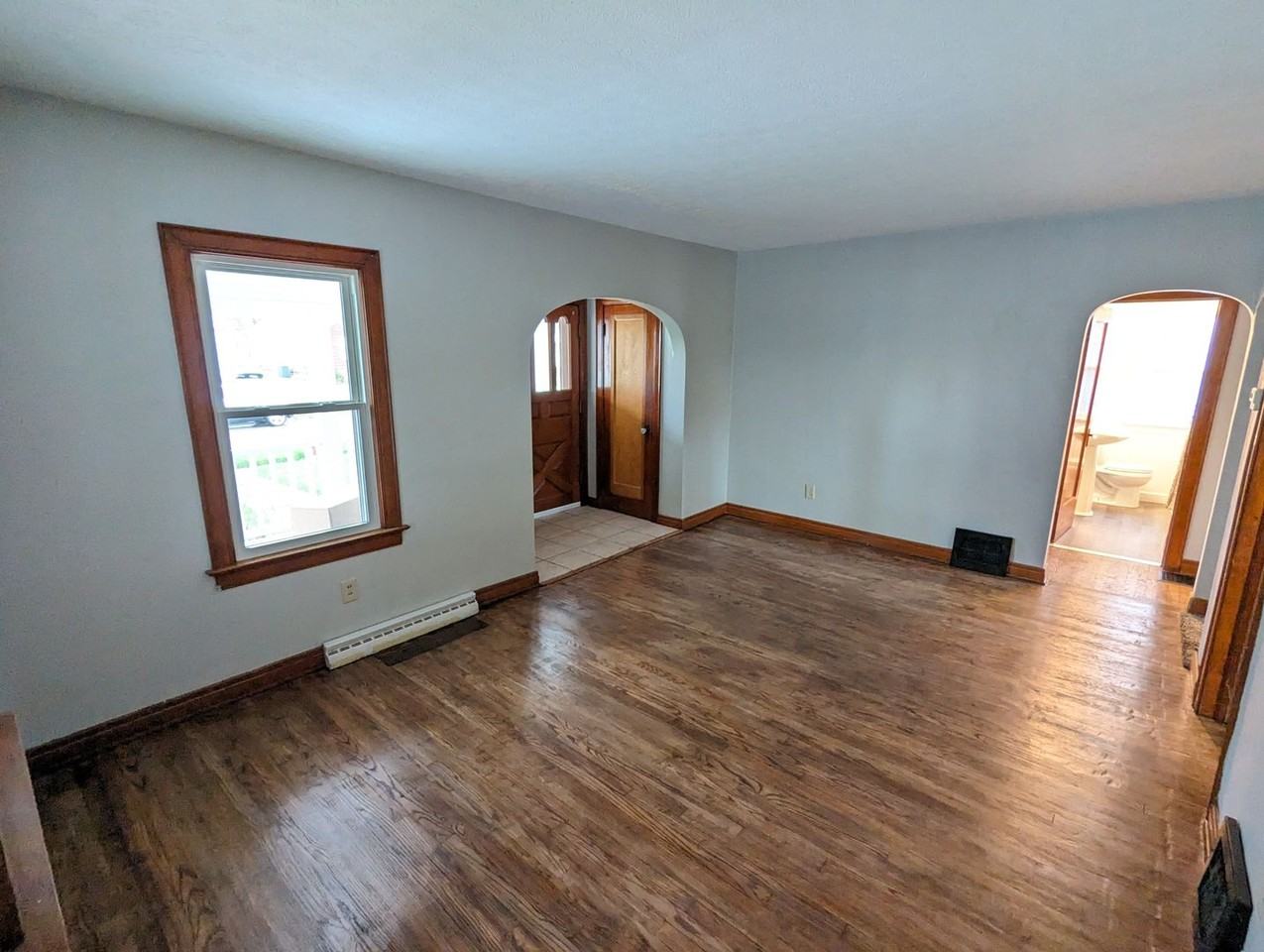 3246 Amherst Ave - Photo 3 of 18