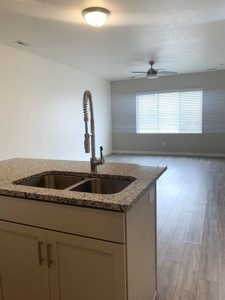 3195 W 3775 S - Photo 6 of 27