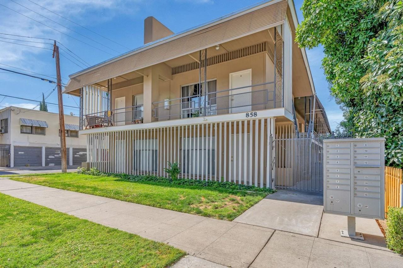 858 E Carmen Ave Apartments in Tower District, Fresno, CA 93728 Zumper