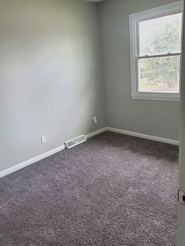 101 W Spring Street - Photo 3 of 5