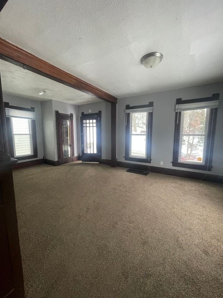 2831 8th Ave - Photo 2 of 9