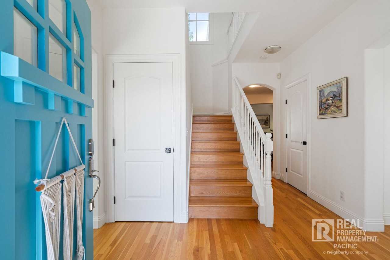 1010 Mountain Blvd - Photo 3 of 50