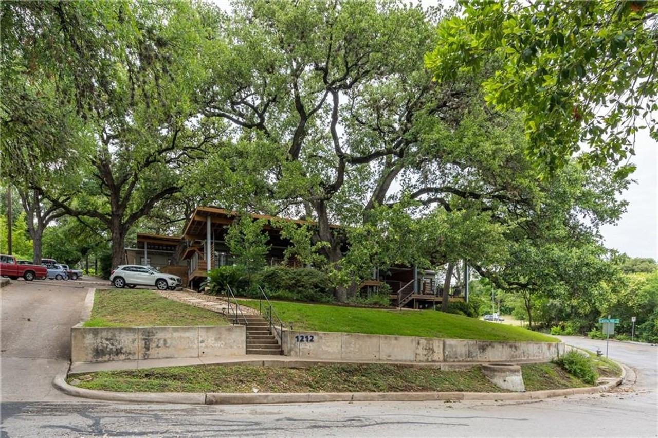 1212 Castle Hill St - Photo 4 of 29
