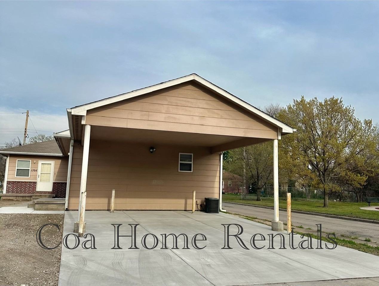 1202 N Indiana Ave - Photo 2 of 14