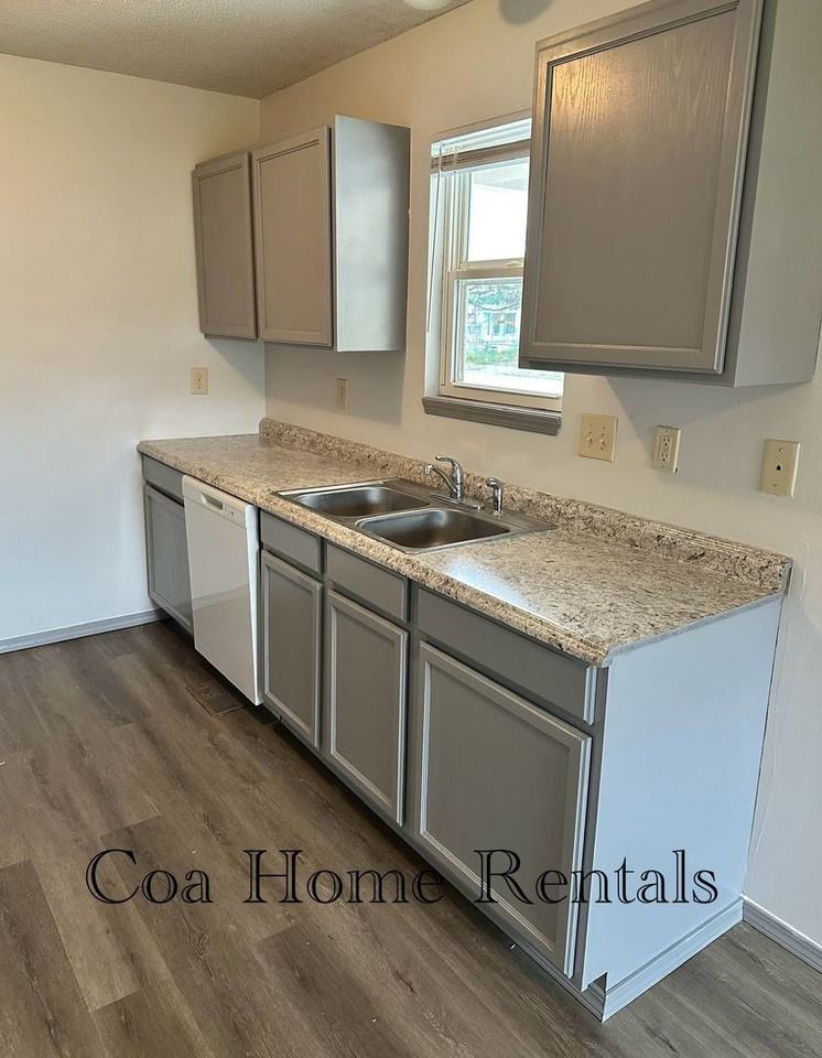 1202 N Indiana Ave - Photo 4 of 14