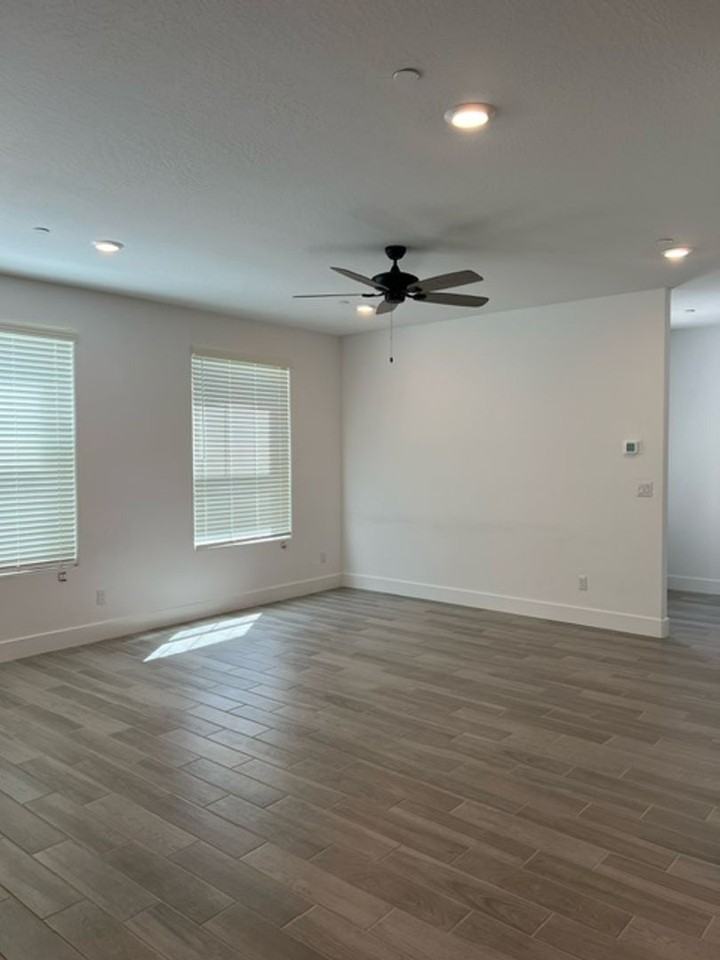 2710 E Tamarind Dr - Photo 2 of 21