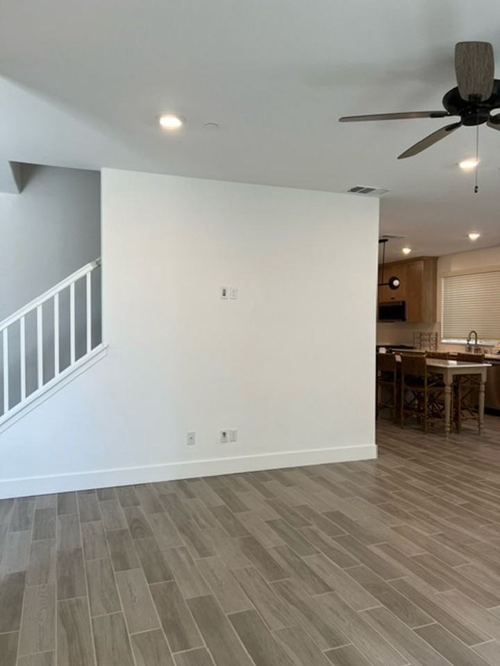 2710 E Tamarind Dr - Photo 3 of 21