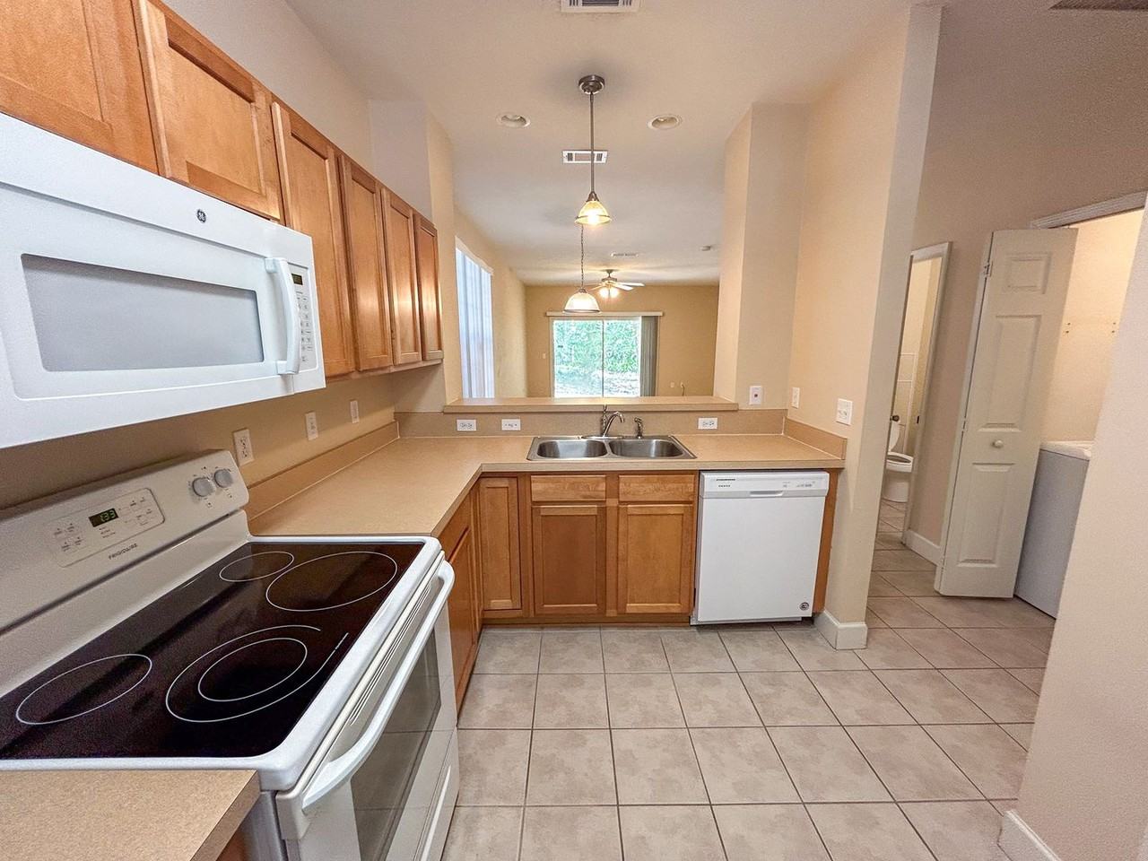 861 Nw 21st Ave - Photo 3 of 20