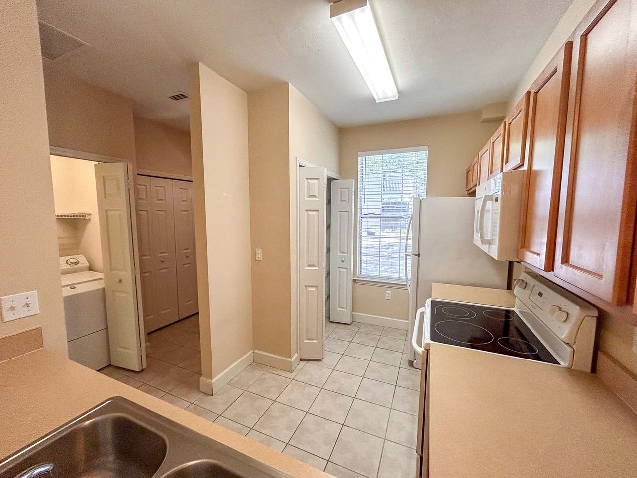 861 Nw 21st Ave - Photo 4 of 20