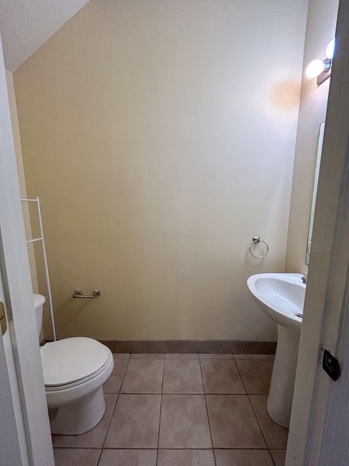 861 Nw 21st Ave - Photo 6 of 20