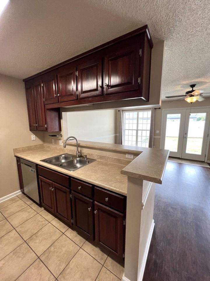 183 Concord Ave - Photo 3 of 12