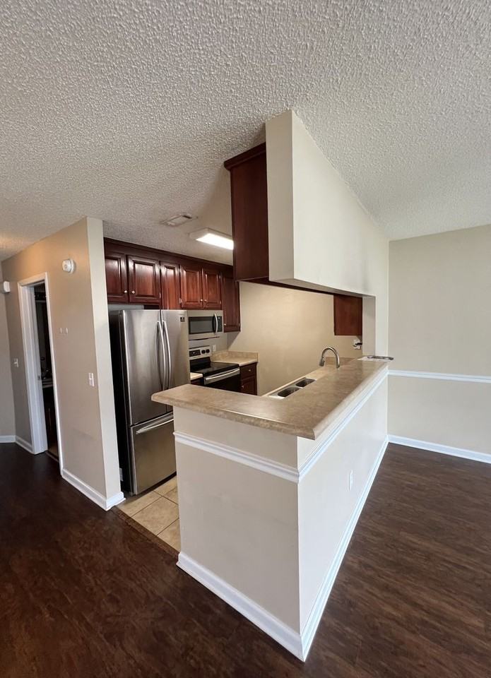 183 Concord Ave - Photo 4 of 12