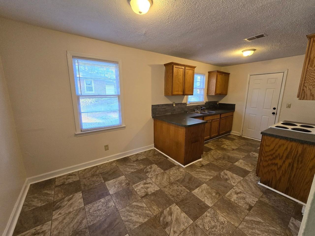 830 Woodside Ave - Photo 5 of 20