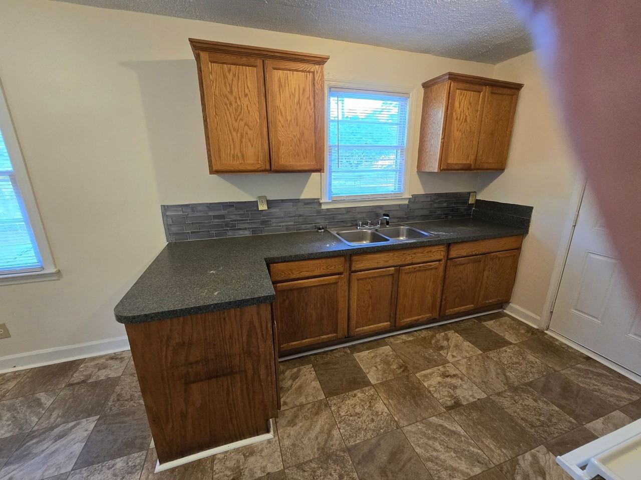 830 Woodside Ave - Photo 7 of 20