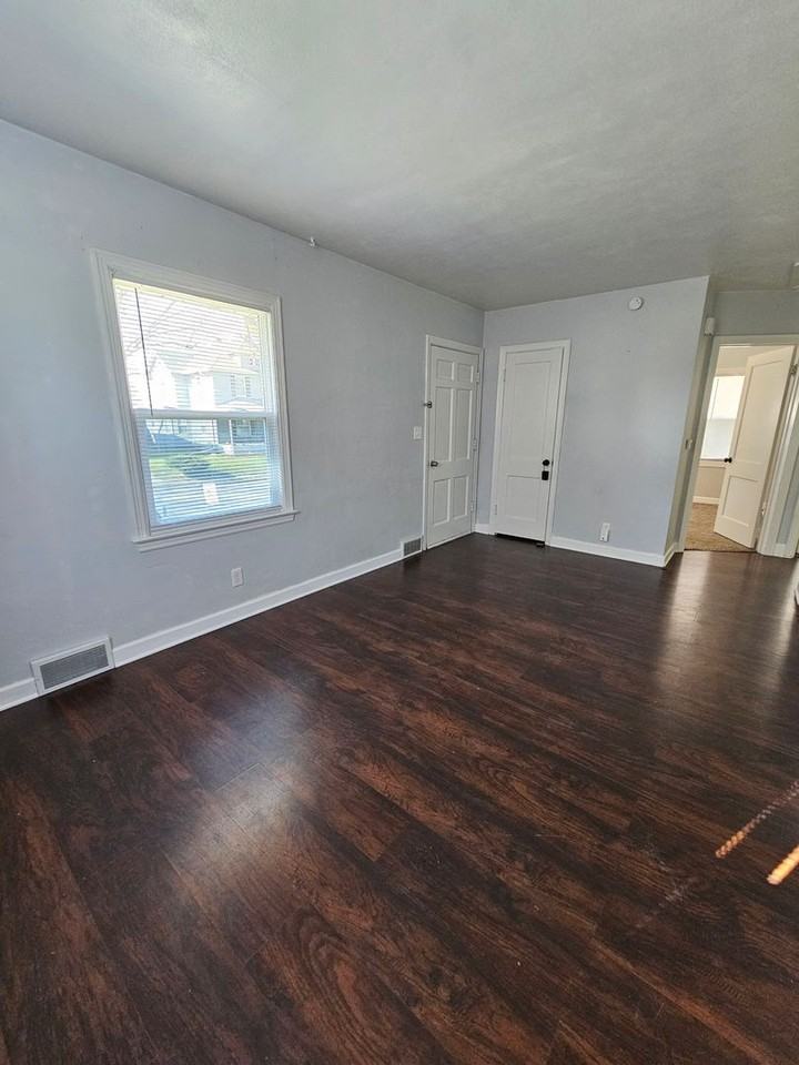 2838 Oak St - Photo 2 of 17