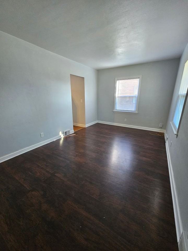 2838 Oak St - Photo 3 of 17