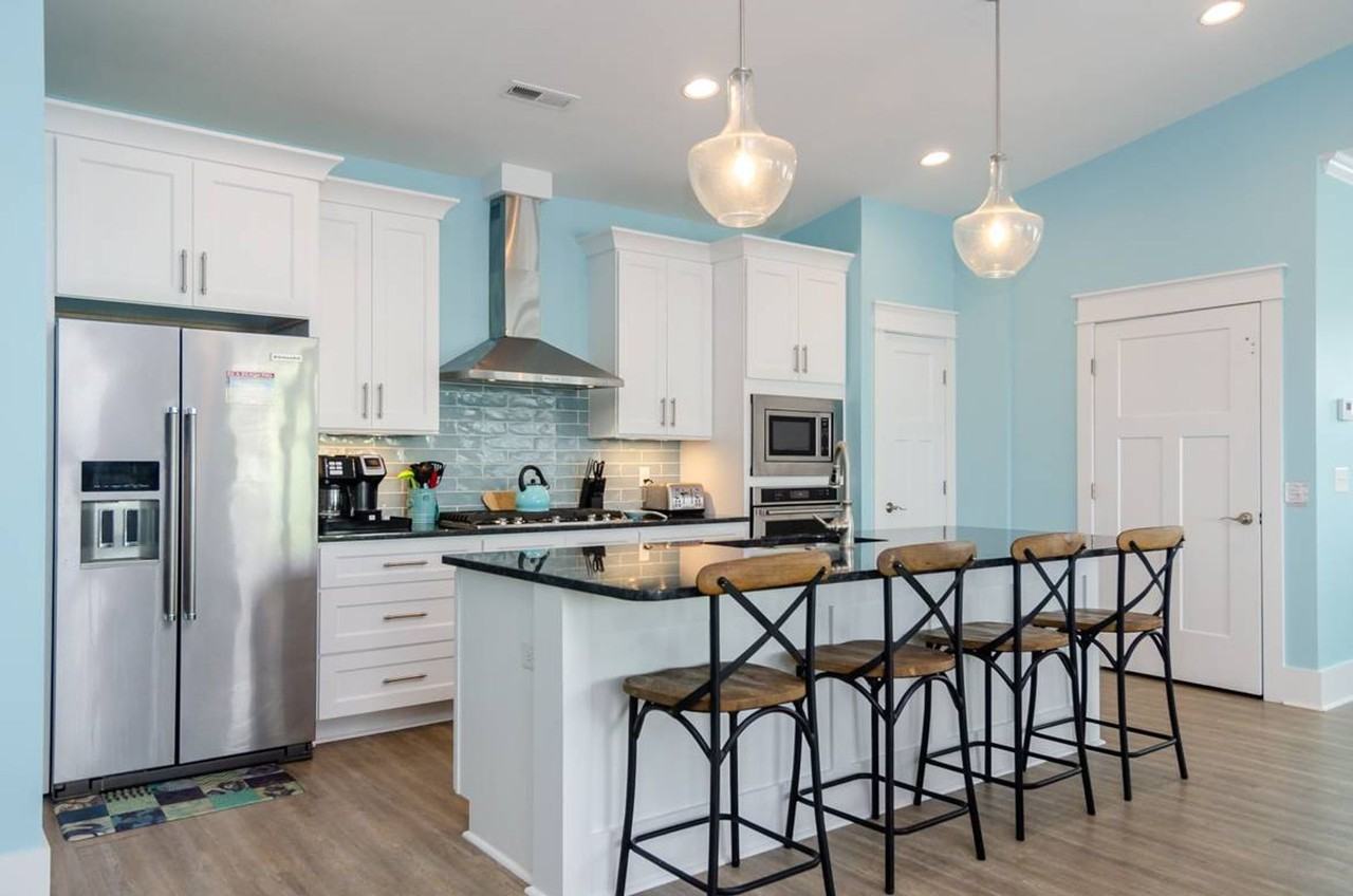 1211 Fort Fisher Boulevard North - Photo 4 of 34