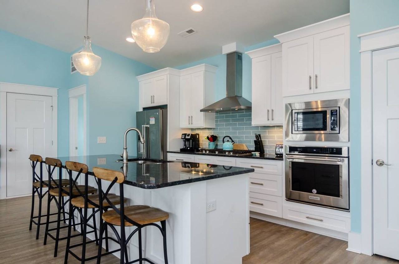 1211 Fort Fisher Boulevard North - Photo 5 of 34