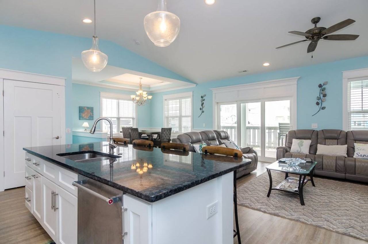 1211 Fort Fisher Boulevard North - Photo 6 of 34