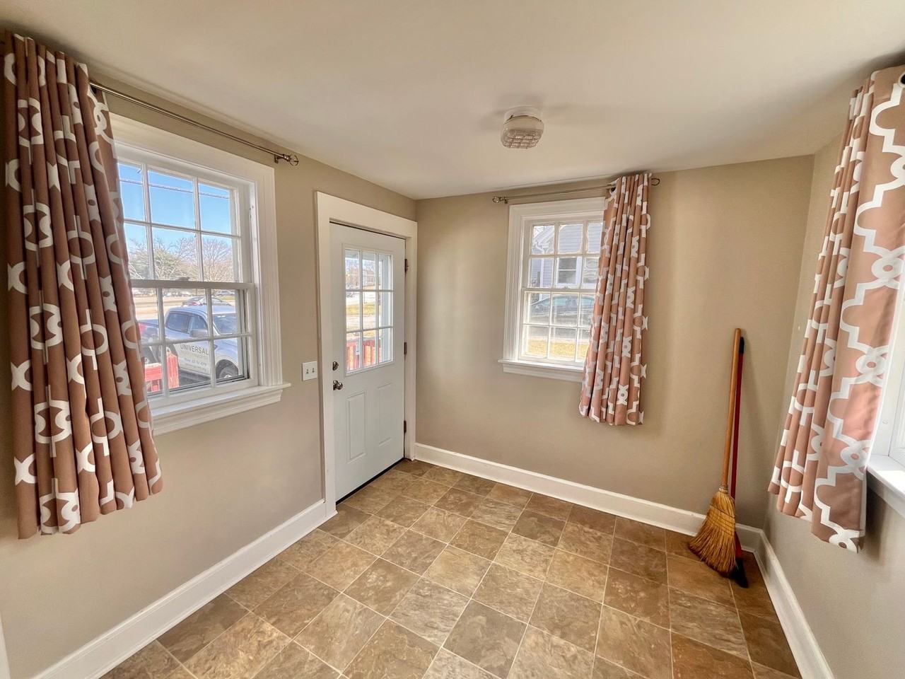 1430 Woodbury Ave - Photo 2 of 20