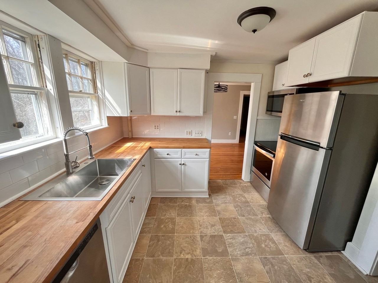 1430 Woodbury Ave - Photo 3 of 20