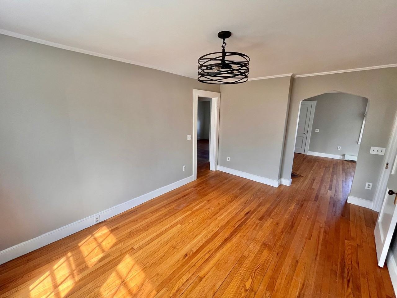 1430 Woodbury Ave - Photo 6 of 20