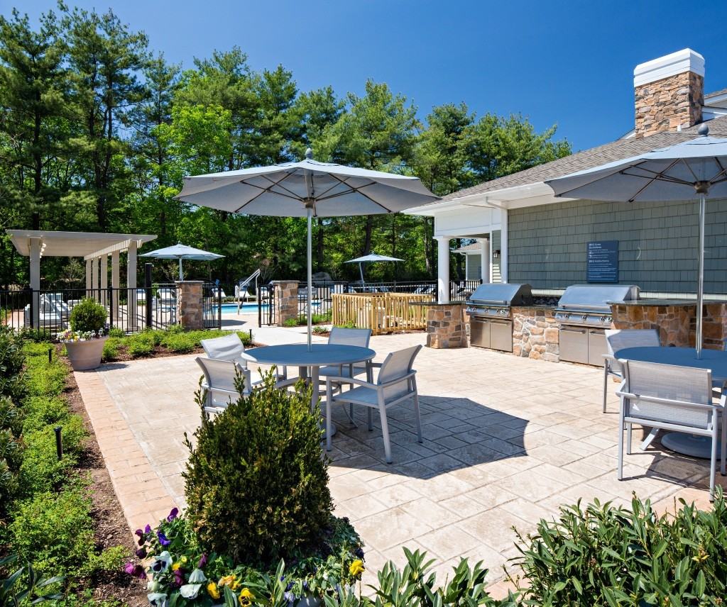 Avalon Roseland - Photo 2 of 27