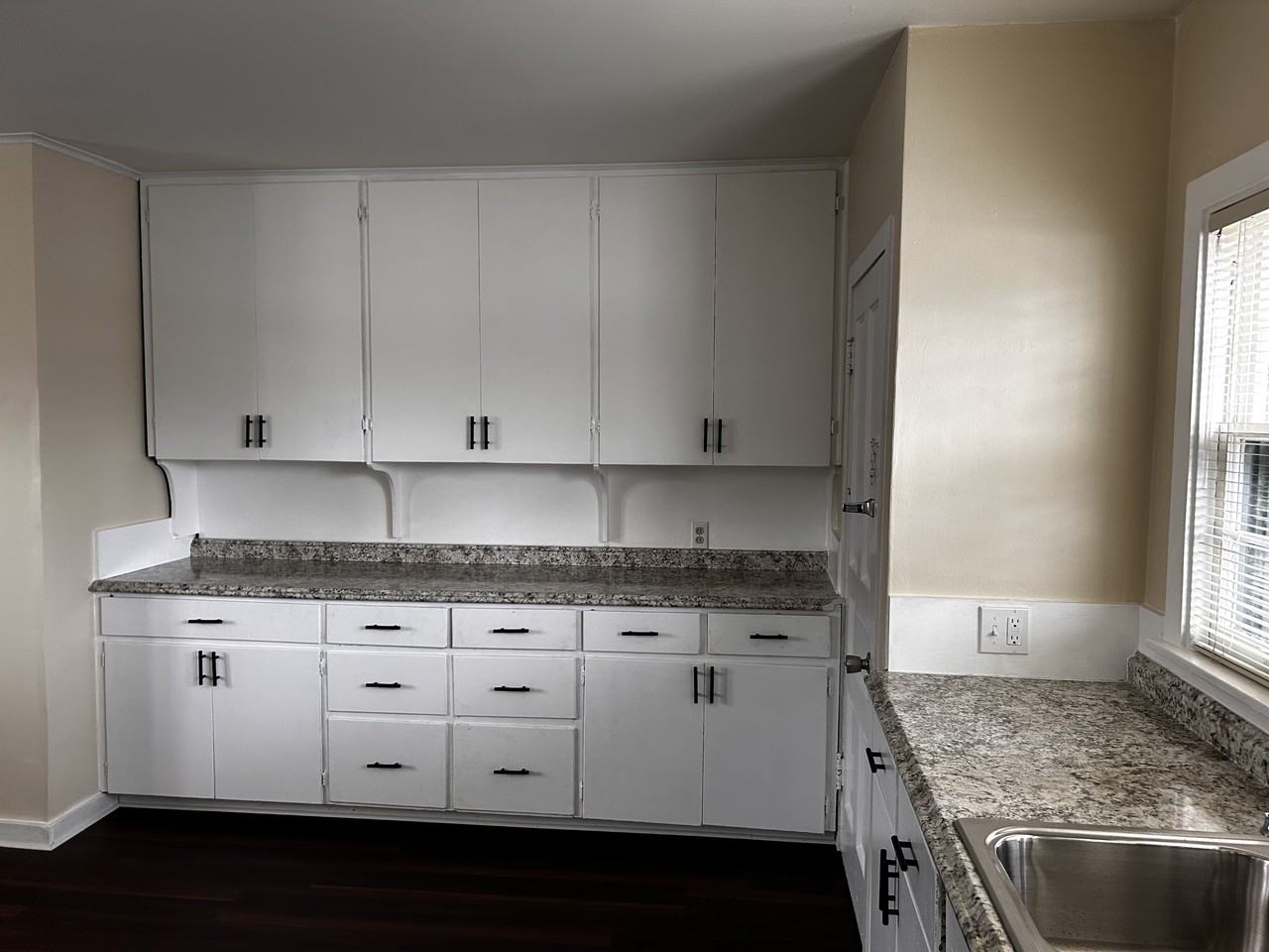 325 W Downie St #325 - Photo 2 of 14