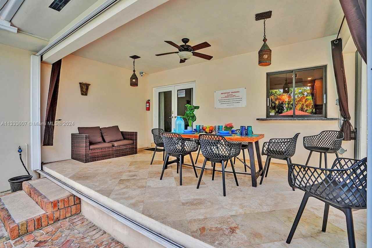 1049 N Southlake Dr - Photo 5 of 43