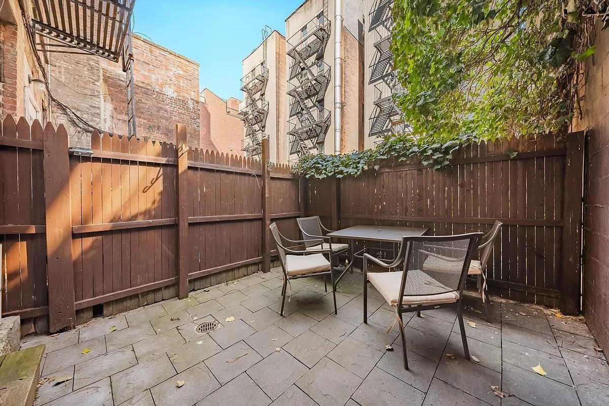 W 16th St #1E - Photo 6 of 7