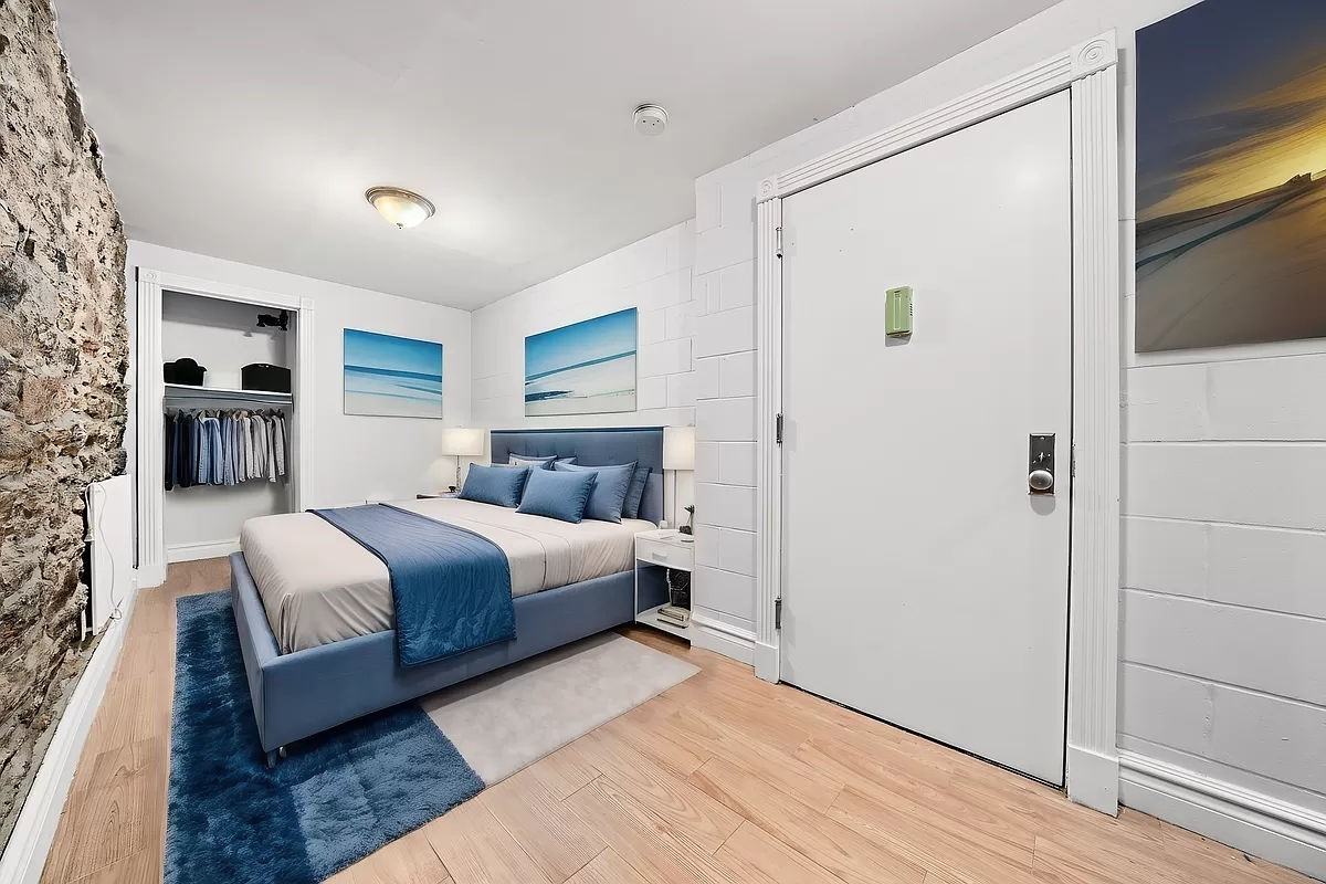 W 16th St #1E - Photo 5 of 7