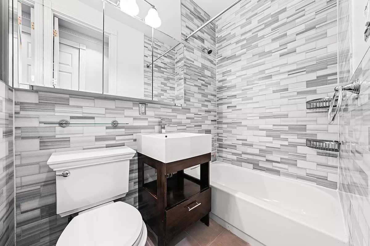 W 16th St #1E - Photo 7 of 7