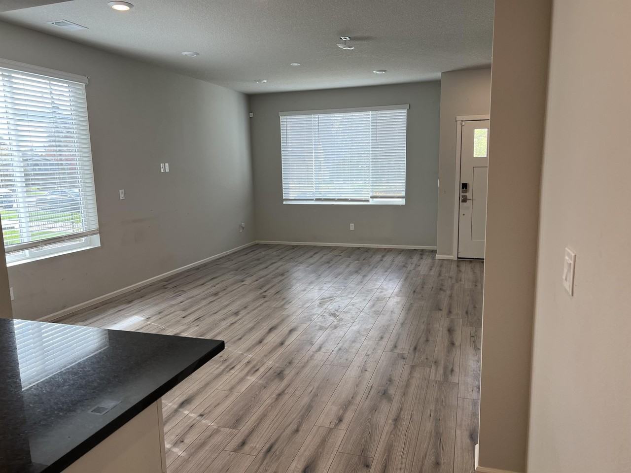 31469 Nw North Ave #1 - Photo 4 of 17