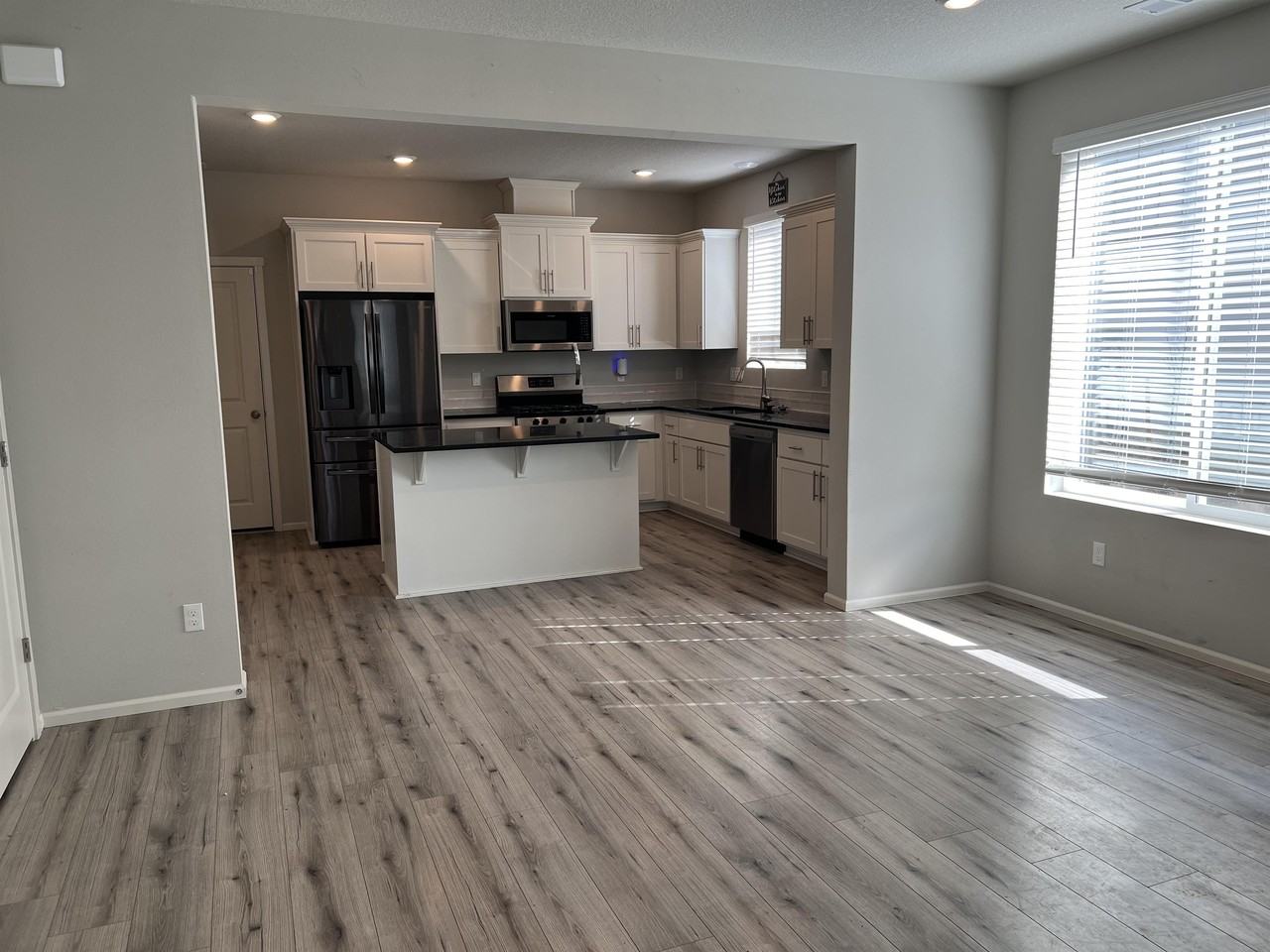 31469 Nw North Ave #1 - Photo 5 of 17