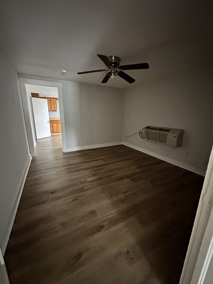 301 Fairview Dr #B - Photo 3 of 6