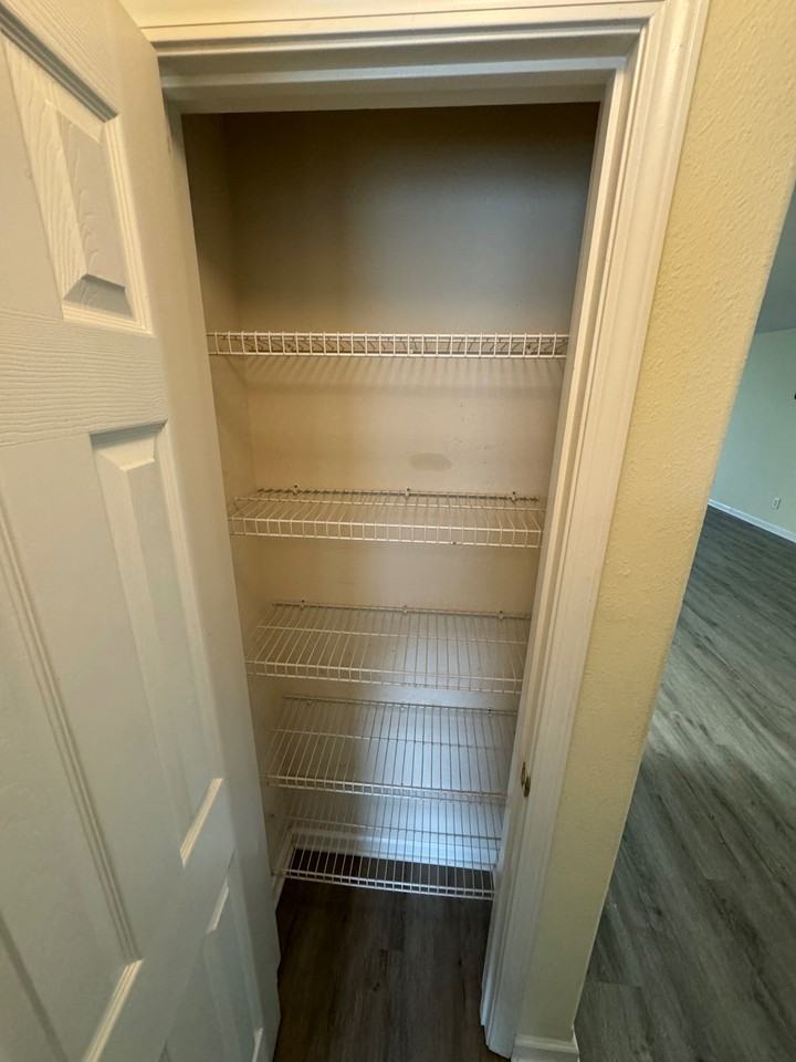 1138 Plaza Walk Dr - Photo 4 of 23