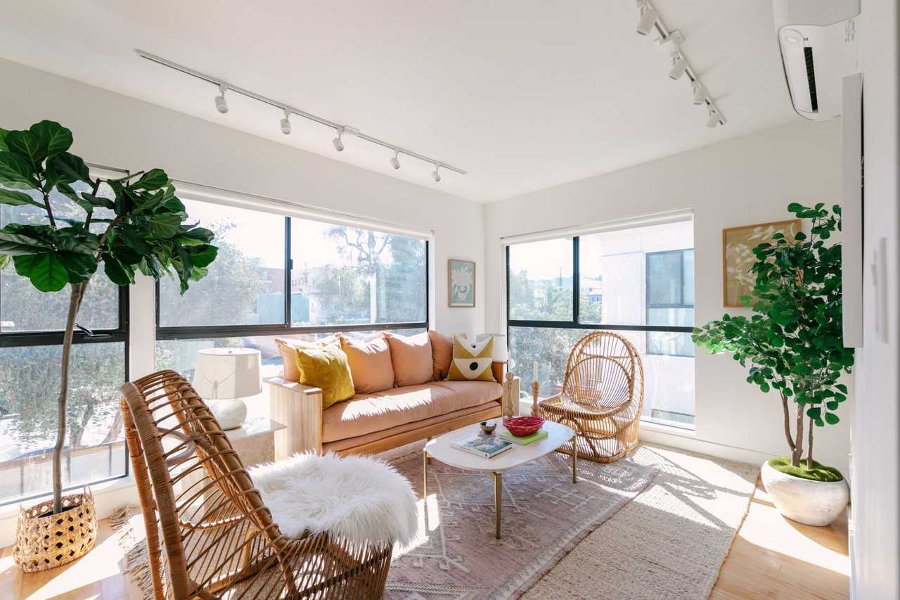 513 N HELIOTROPE DR - Photo 2 of 27