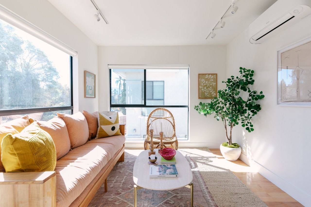 513 N HELIOTROPE DR - Photo 3 of 27