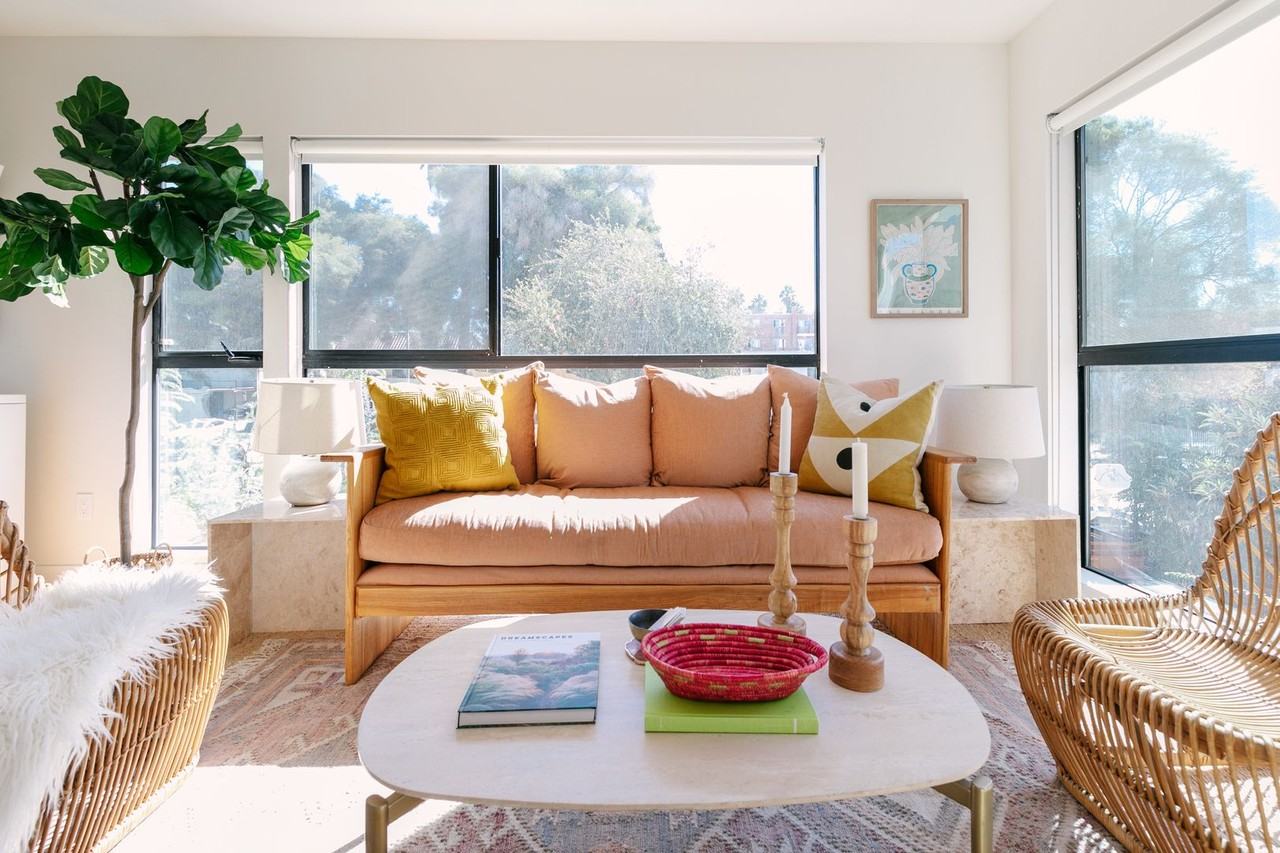 513 N HELIOTROPE DR - Photo 4 of 27