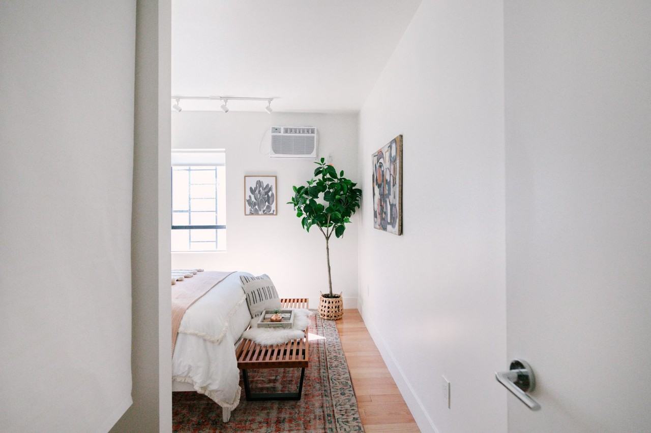 513 N HELIOTROPE DR - Photo 5 of 27