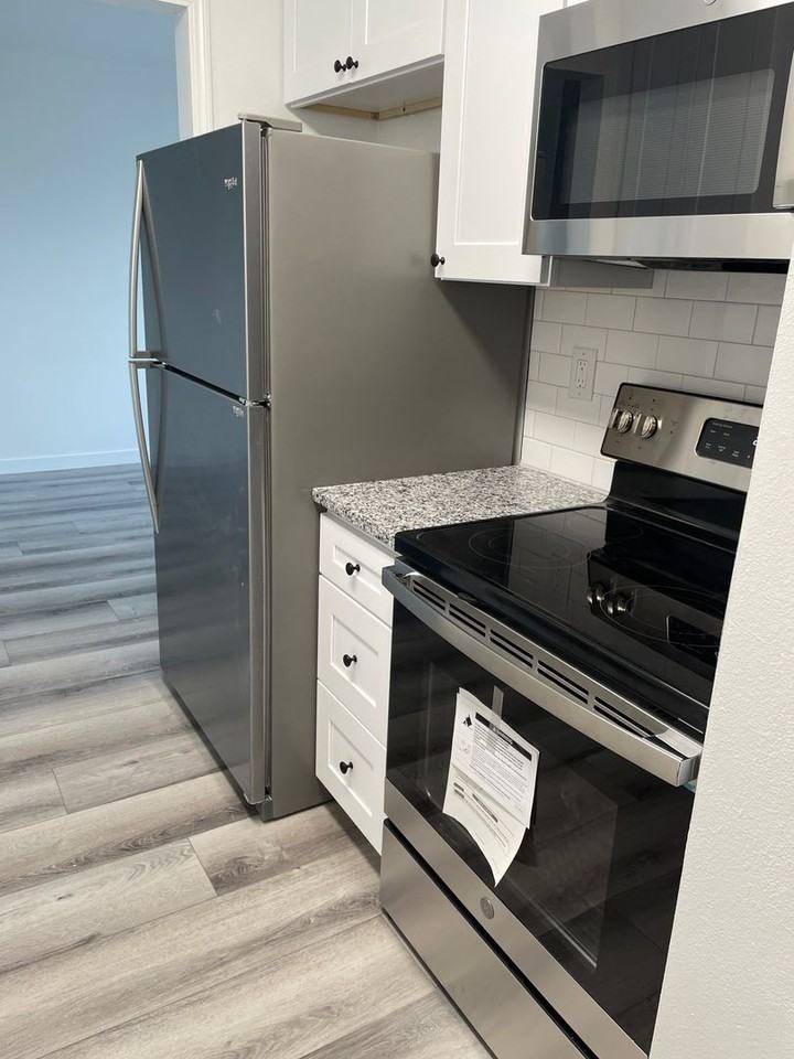 1206 W Columbia Ave - Photo 4 of 10