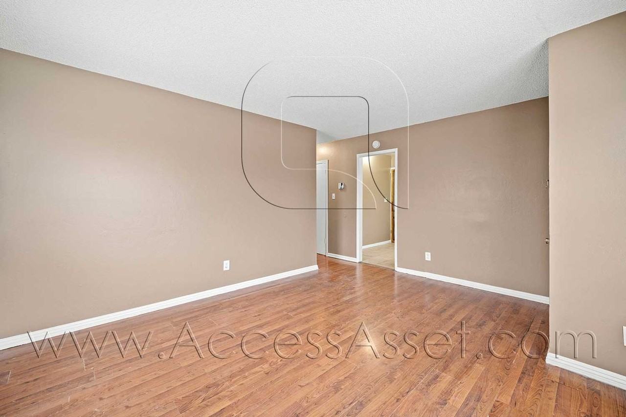 424 W Acacia Ave - Photo 2 of 17